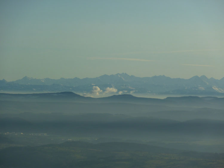 Aussichtsturm-Hohe-Moehr-Alpenblick-Eiger-Moench-Jungfrau