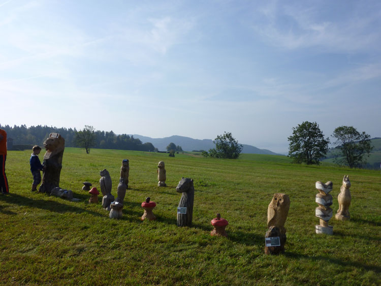 Skulpturen Schwarzwald Motorsägen Schnitzereien