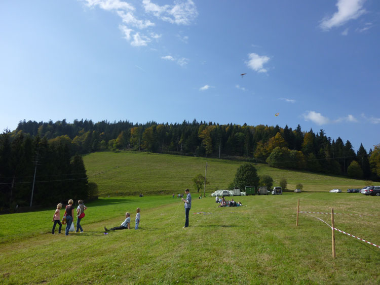 Drachen fliegen lassen im Schwarzwald