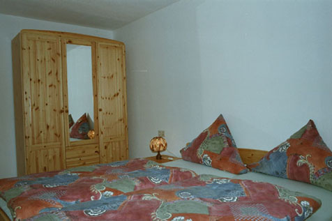 Doppelbett Schlafzimmer Ferienwohnung Erholungsurlaub Schwarzwald (Gersbach Naturpark Südschwarzwald)